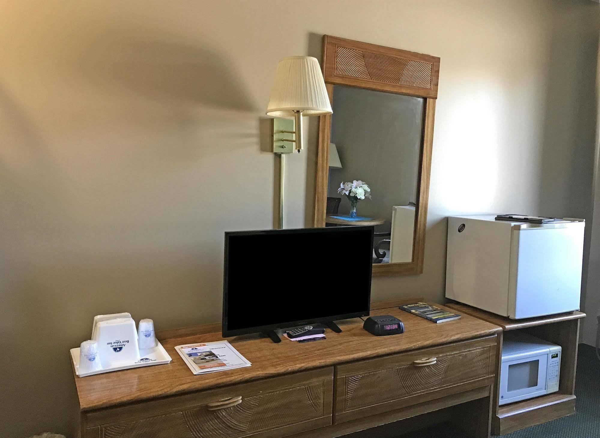 Americas Best Value Inn West Frankfort Bagian luar foto