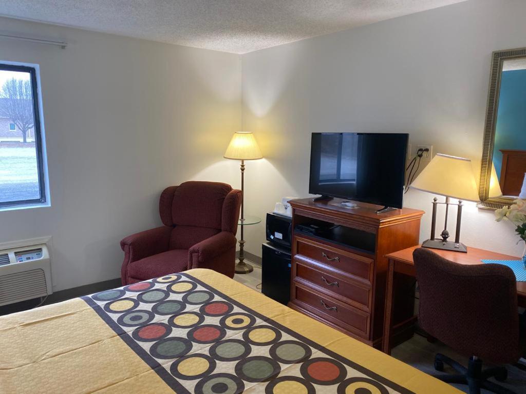 Americas Best Value Inn West Frankfort Bagian luar foto