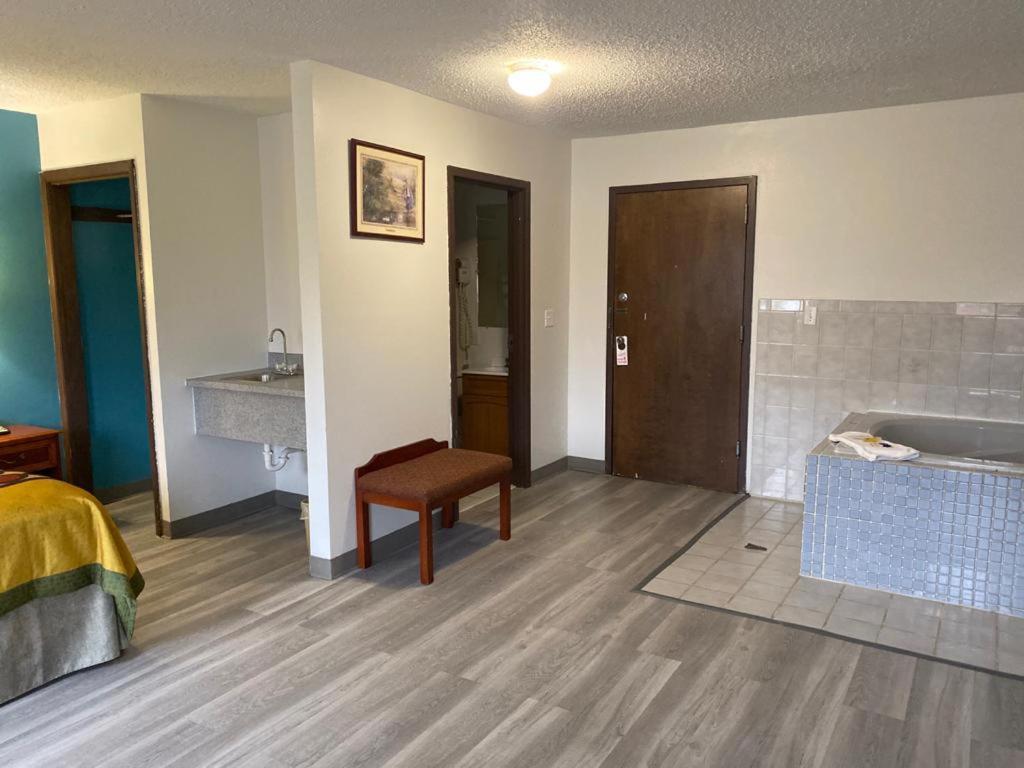 Americas Best Value Inn West Frankfort Bagian luar foto